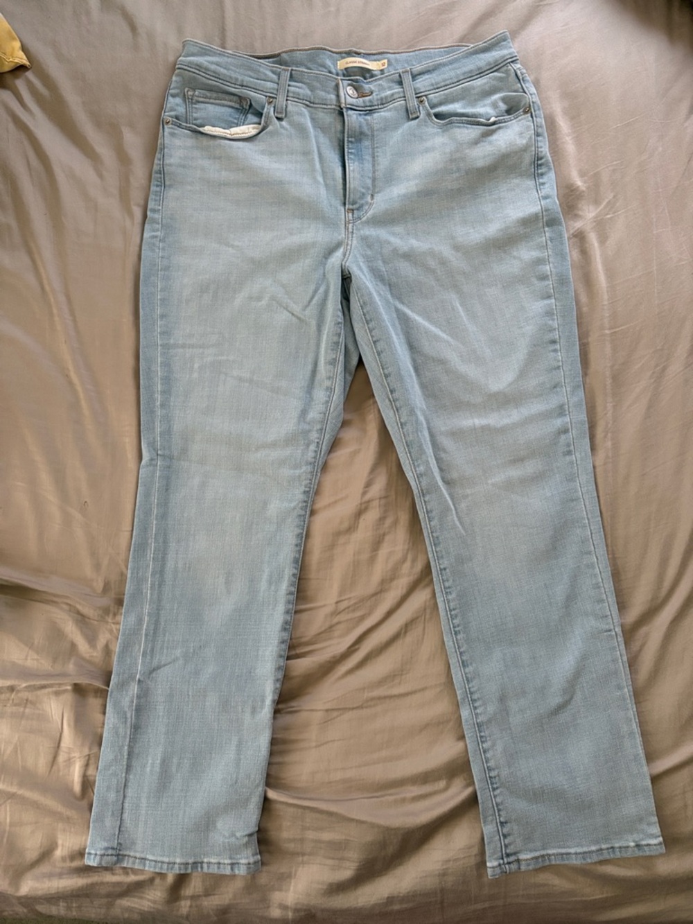 Women's Straight-Leg Jeans in Light Blue Wash